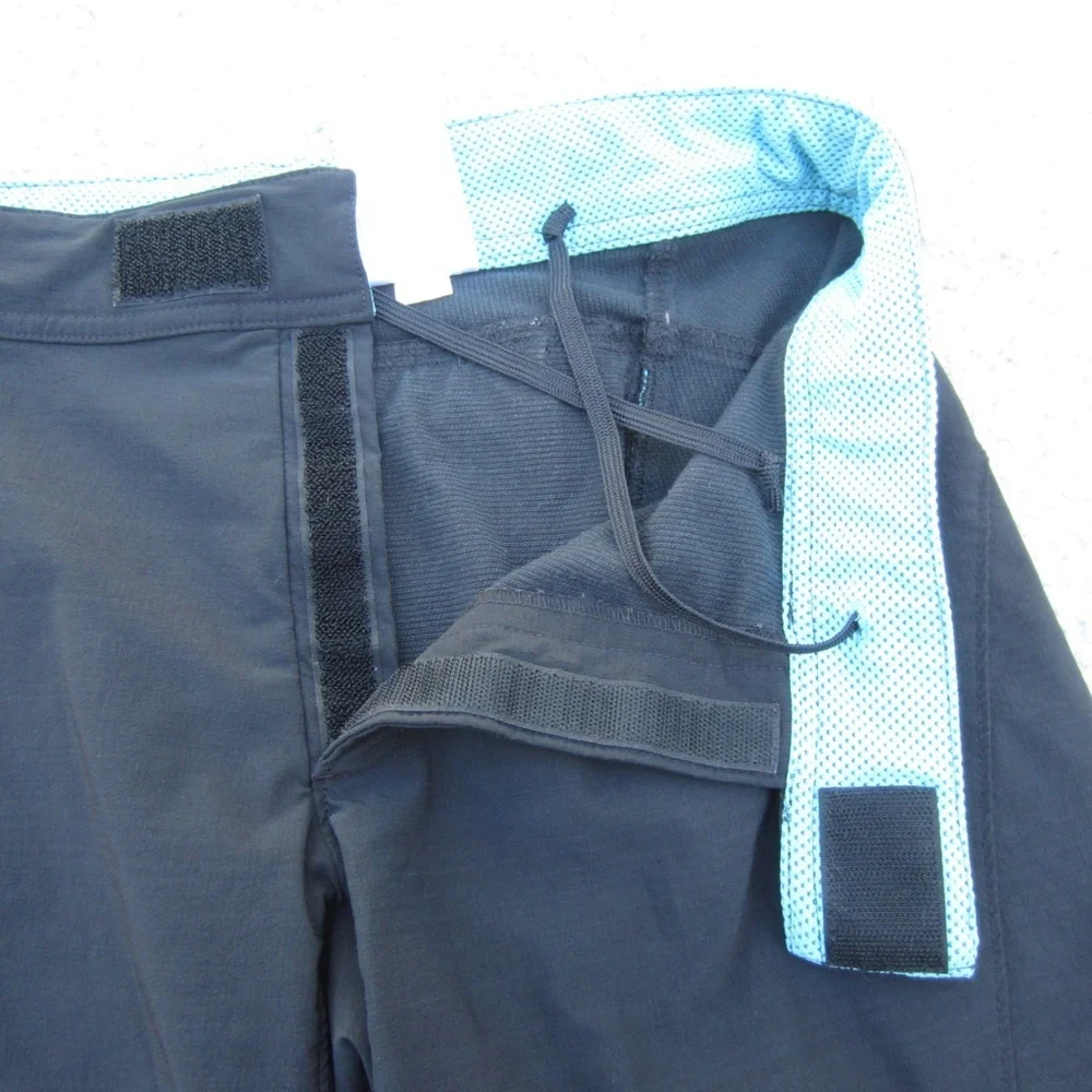 Vintage NIKE Shorts Mens M Black Back Zip‎ Pocket Knee Length Vented Hood /Loop